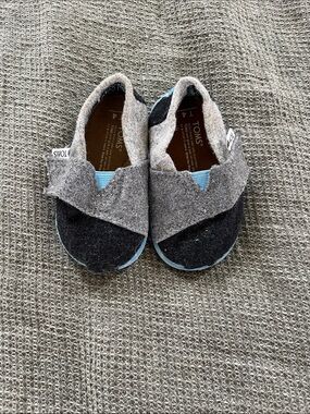 TOMS Toddler (Sz 4) Slip-On Velcro Shoes in Grey, Black & Light Blue